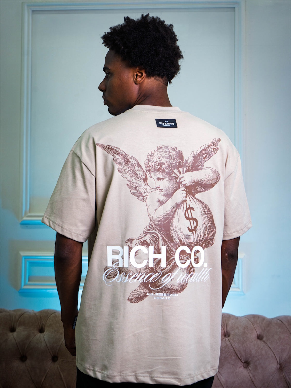 Camiseta essence of wealth ( café)