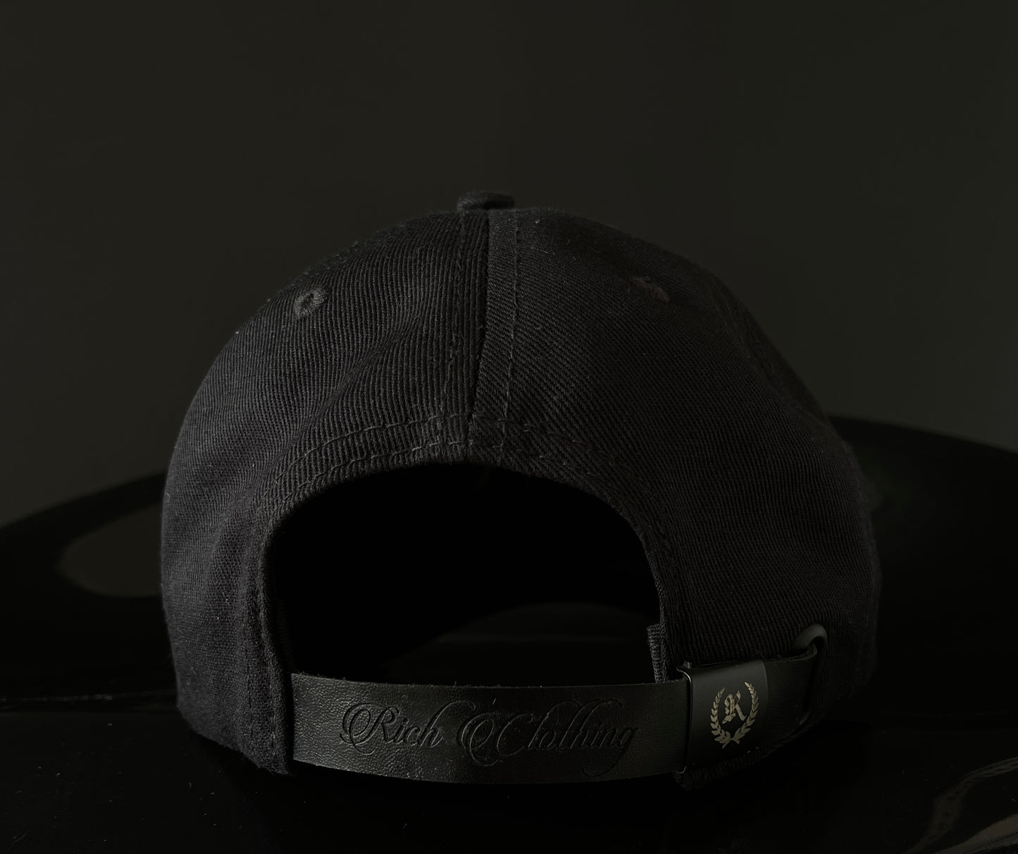 Gorra Royal Monarchy negra -logo negro