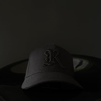 Gorra Royal Monarchy negra -logo negro